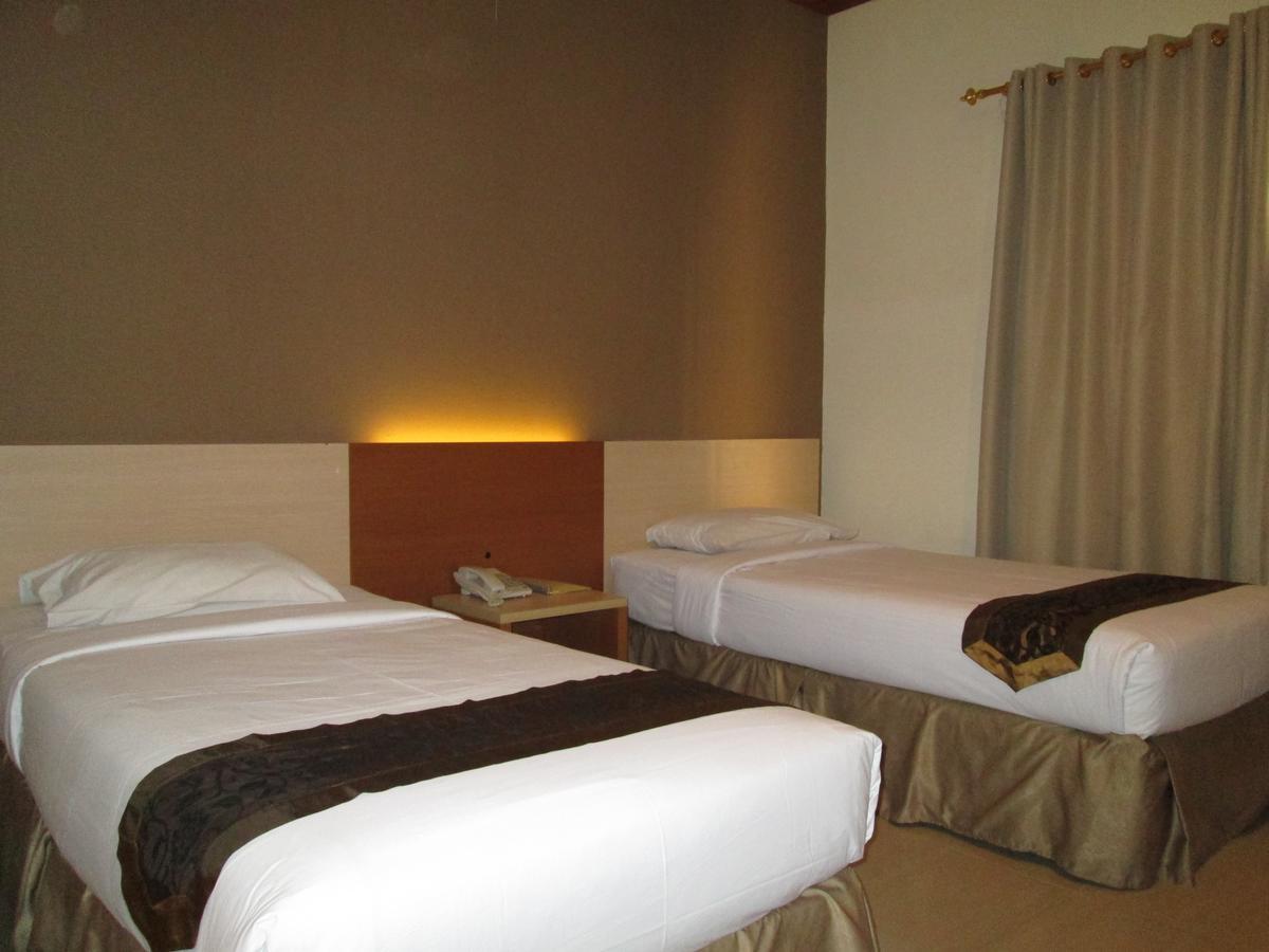 Hotel Delta Sinar Mayang Сидоарджо Номер фото
